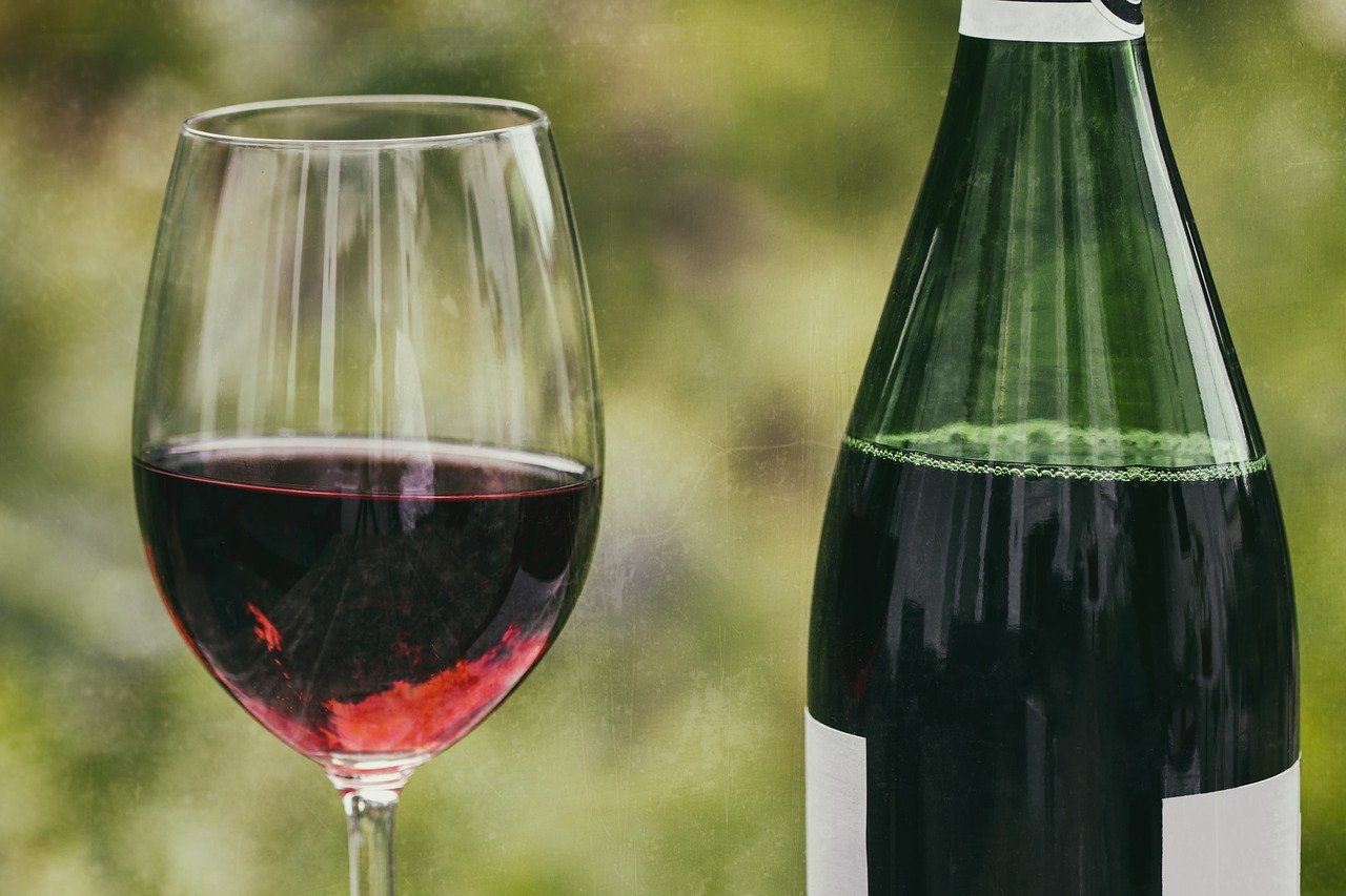Kundenkontakt ist in der Weinbranche wichtig. In der Corona-Krise braucht es Alternativen. (Bild Pixabay)