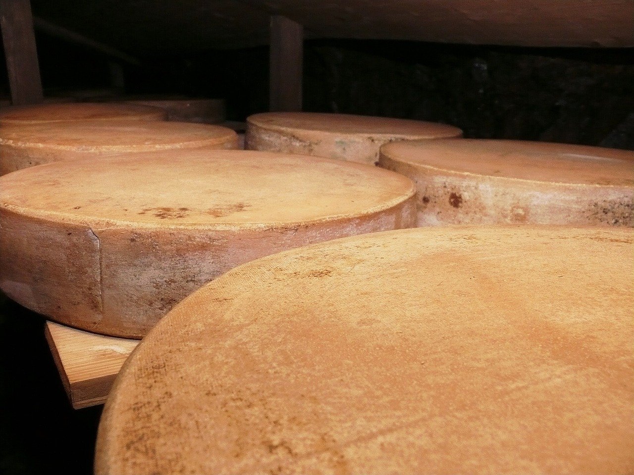 Käse verkauft sich im Ausland gut, was den Export attraktiv macht. (Bild moritz320 / Pixabay)