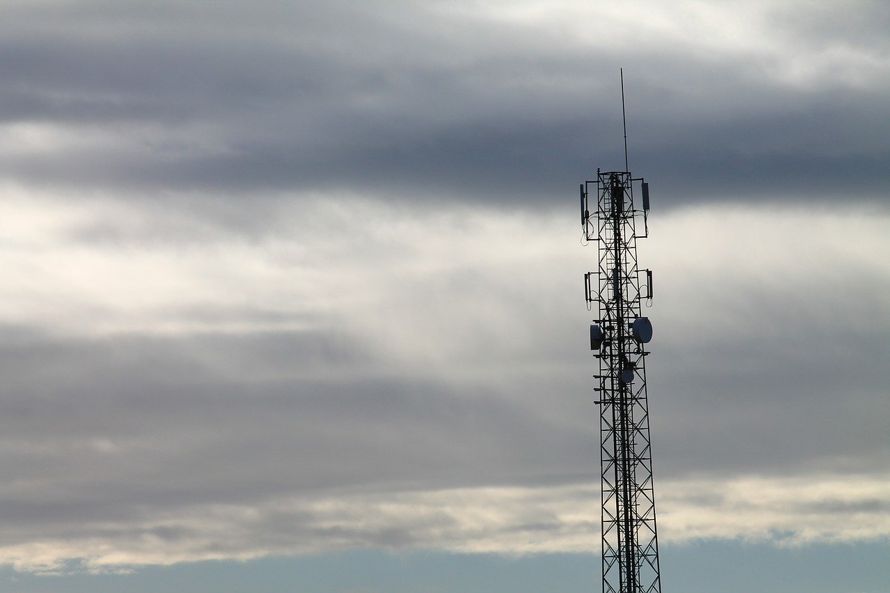 Ist die Antenne um die Ecke eine für 5G? Das Netz in der Schweiz wird aktuell ausgebaut. (Symbolbild Pixabay)
