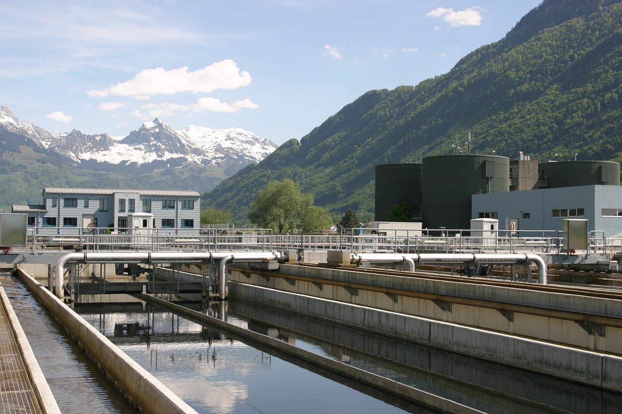 Rund 15'000 Tonnen Phosphor gehen in der Schweiz jedes Jahr über das Abwasser verloren. (Bild Pixabay)