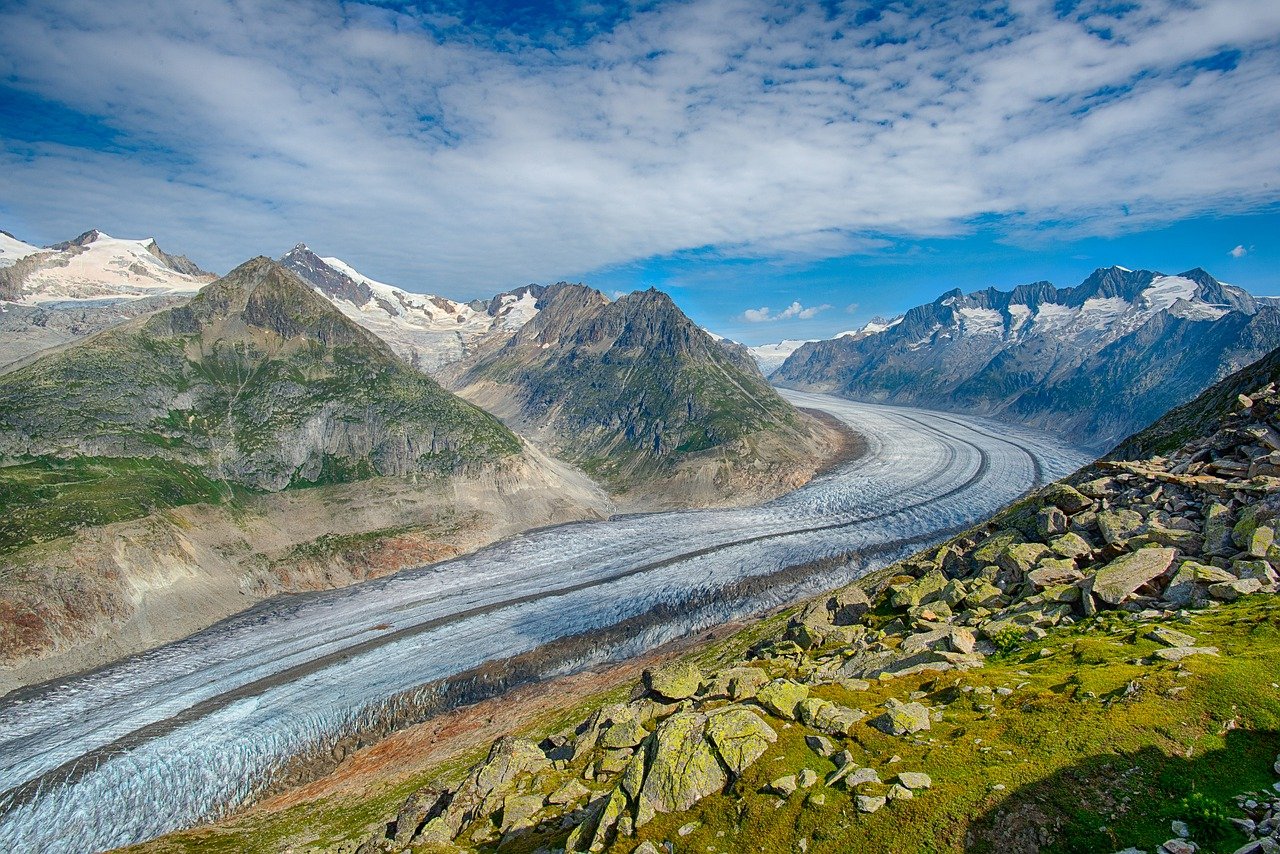 Der Klimawandel trifft die Schweiz als Alpenland besonders heftig: Hierzulande steigen die durchschnittlichen Temperaturen doppelt so stark wie weltweit. (Bild 15147632 / Pixabay)