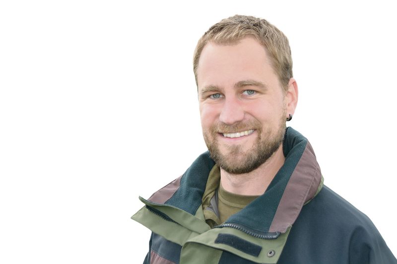 «Es empfiehlt sich, auf Vorrat ein paar tote Krähen tiefzugefrieren», sagt Christian Hüsler, Wildhut, Kanton Luzern. (Bild aem)