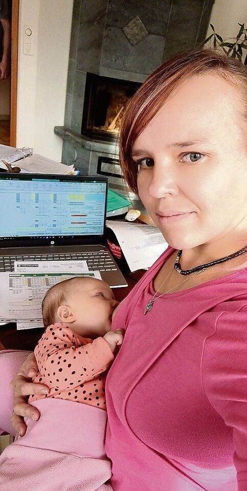 Zuerst verfolgte Christine Elsener den Unterricht online von zu Hause aus, aber technische Probleme machten das schwierig.