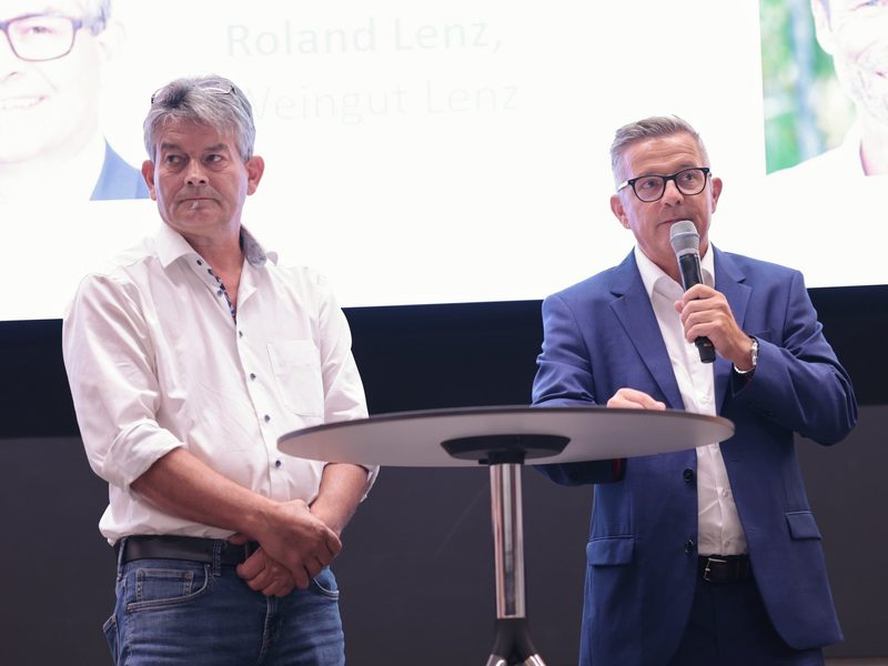 Podium am Strickhof: Bundesrat Albert Rösti wirbt für ein Nein