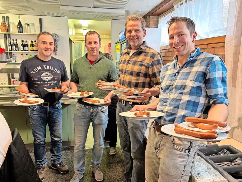 Sie organisierten die Tagung und offerierten einen währschaften Zvieri (v.l.): Ueli Küng, Christian Kern, Tom Ruch und Manuel Hüglin von den Thurgauern Agroberatungsvereinen.