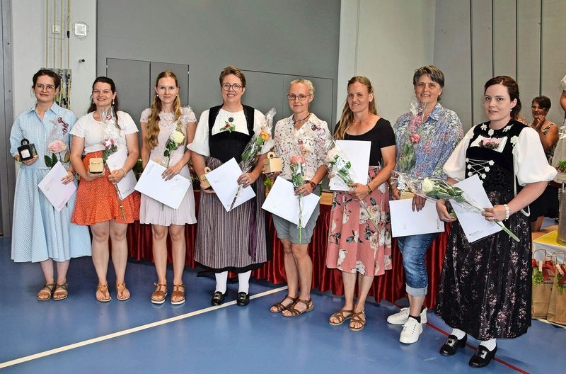 Acht Frauen schlossen besonders gut ab: Sie alle hatten einen Notendurchschnitt von 5,5 oder mehr.