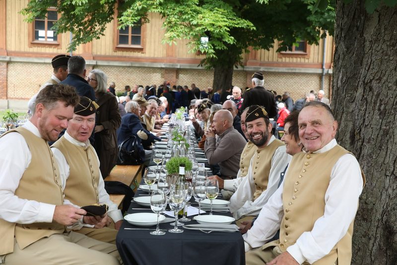 «Tragt Sorge zu unseren gelebten Traditionen» – Stabübergabe bei den Berner Dragonern
