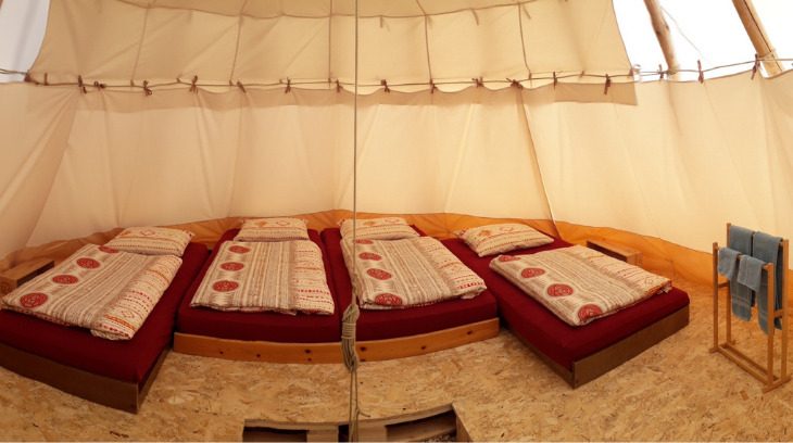 InsTipi im Seeland: Komfortables Schlafen im Tipi
