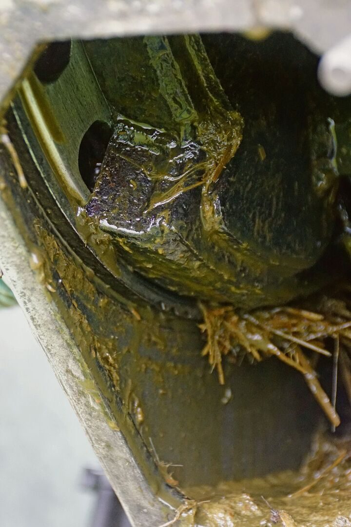 Messer im Verteilkopf vermindern Verstopfungen im Schlauch.