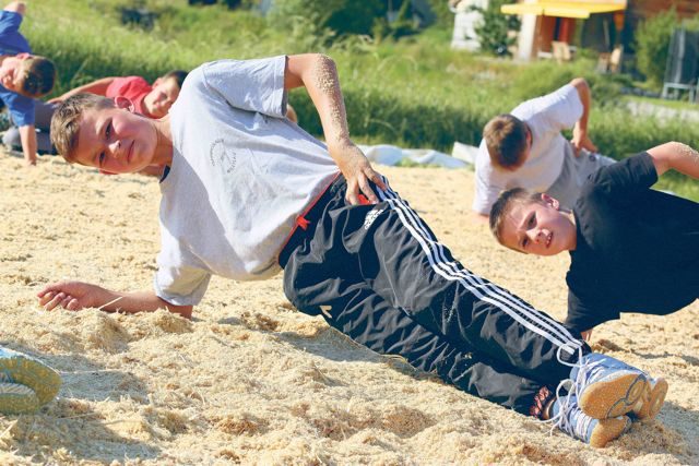 Das Jungtalent mag das Training mit dem Schwingclub Zäziwil. (Bild Simone Barth)