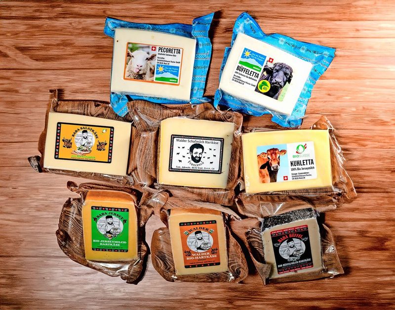 Die Produkte der Käserei gelangen via Grossverteiler wie die Migros oder Fachhändler an die Kundschaft.