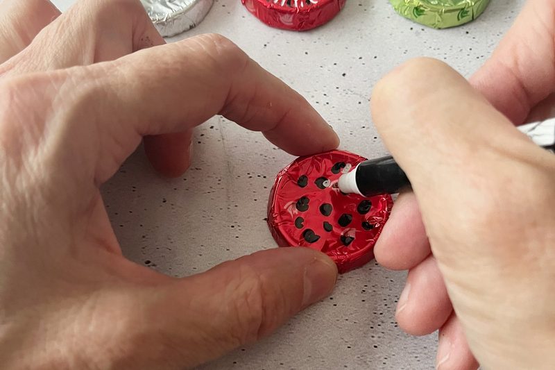 Schoggisüsse Weihnachtskarten, Geschenkanhänger und Tischkarten selber machen