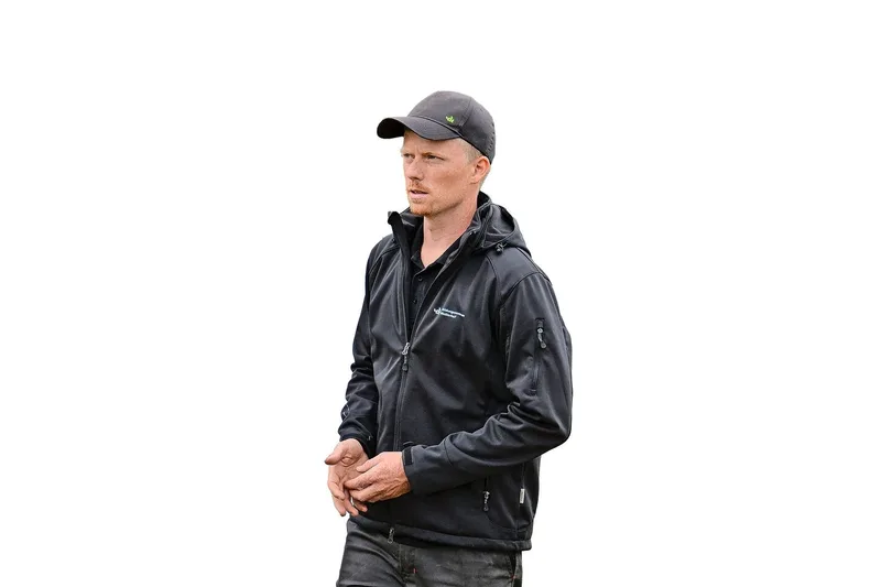 Erdmandelgras samt Mandeln wegdämpfen