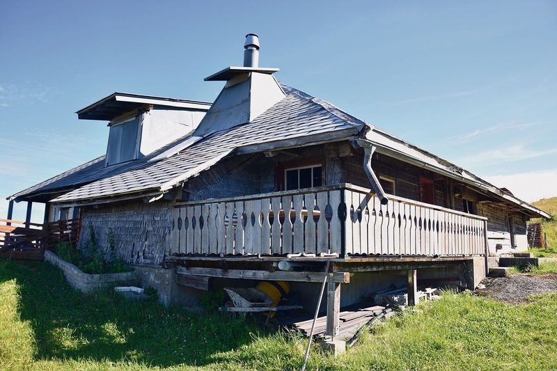 Eine typische Alphütte im Plasselb-Gebiet: Auf dem Bild ist die Alp Obere Baretta zu sehen.