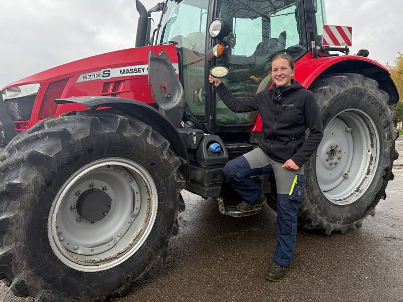 Ihre Lieblingskuh heisst Tansania: Michelle Fahrni liebt die Landwirtschaft, jodelt «für ihr Leben gern» und ist Captain auf dem Fussballplatz
