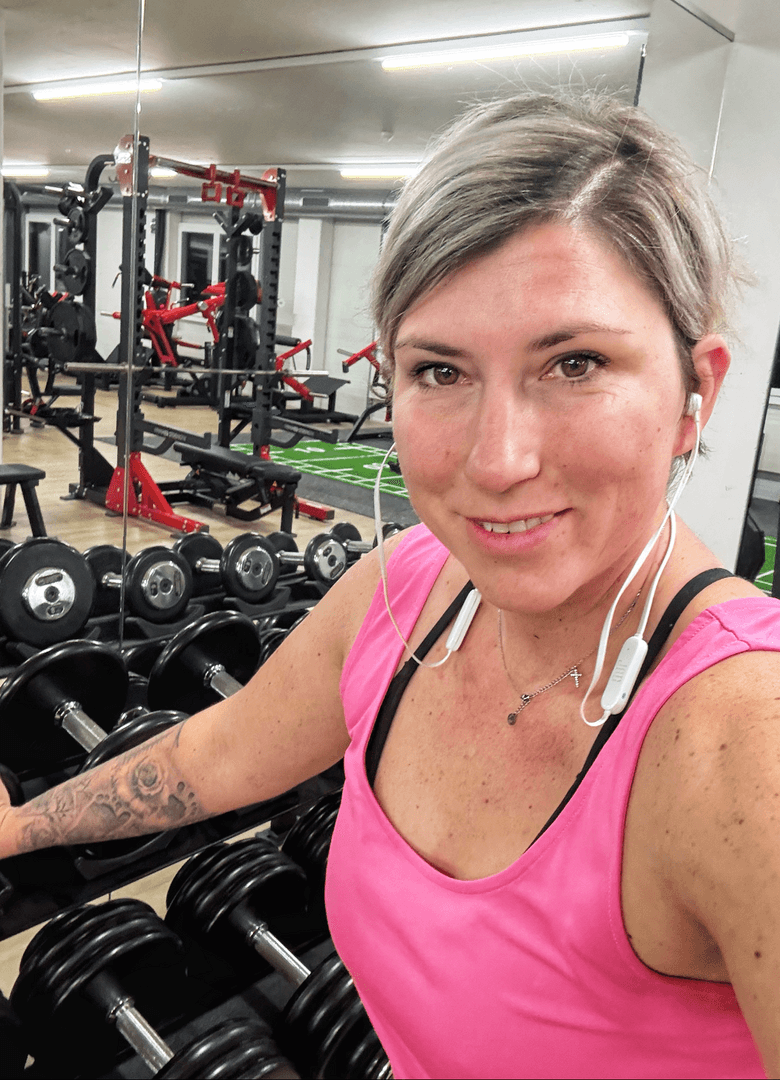 Keine Angst vor schweren Gewichten: Wie Kraftsport bei Frauen wie Sabrina Stadelmann das Osteoporose-Risiko mindert