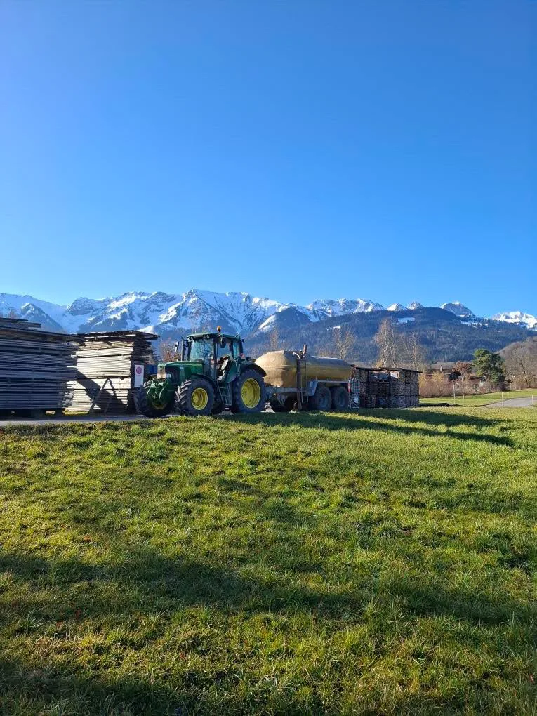 18 Grad im Februar: Was Bauern bei Gülle und Weiden jetzt beachten müssen