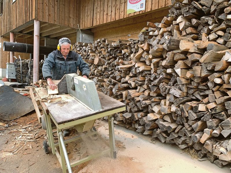 Brennholzfräsen und Spalter sind auf vielen Betrieben vorhanden und werden derzeit besser ausgelastet.