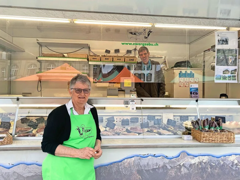 Jede Woche sind Anita Binkert und Adrian Reusser auf dem Wochenmarkt in Bern.