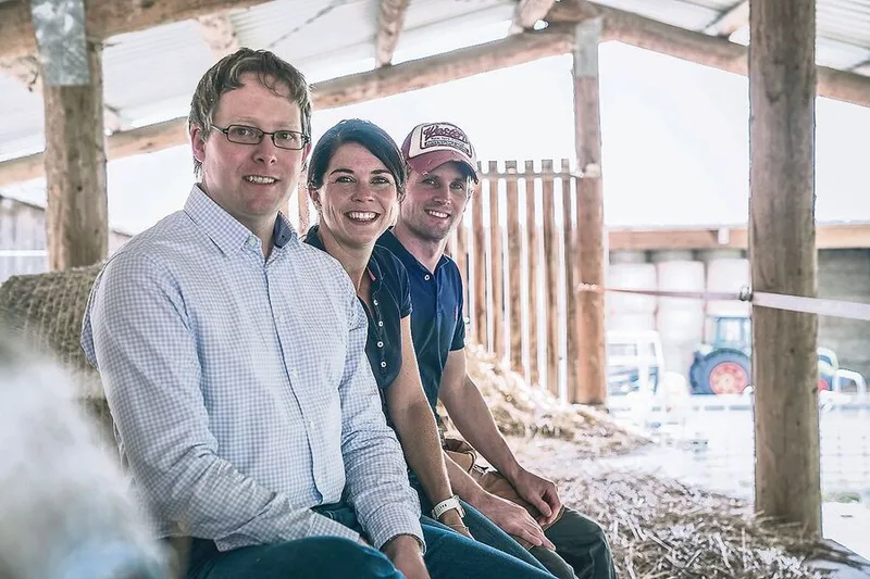 Sind zufrieden mit der Makoni-Software: Entwickler Moritz Kobel, Michèle und Jonathan Kobel (v. l. n. r.).