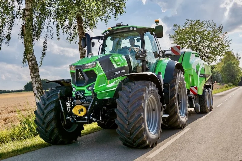 Ein Deutz-Fahr-Traktor der Serie 6 TTV.
