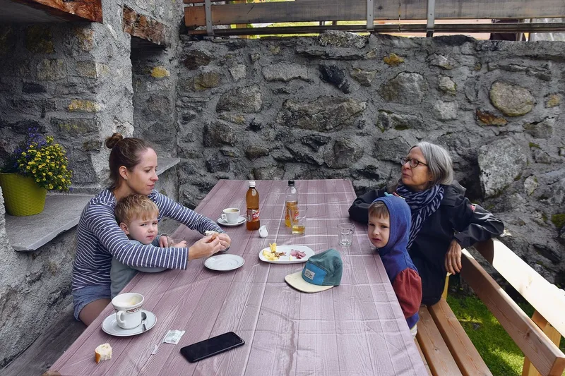 Die Touristen schätzen das Angebot der Berggaststätte mit Unterkunft auf dem Biohof von Familie Vitali (nicht im Bild).