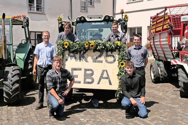 Die erfolgreichen Absolventen der Attestausbildung EBA.