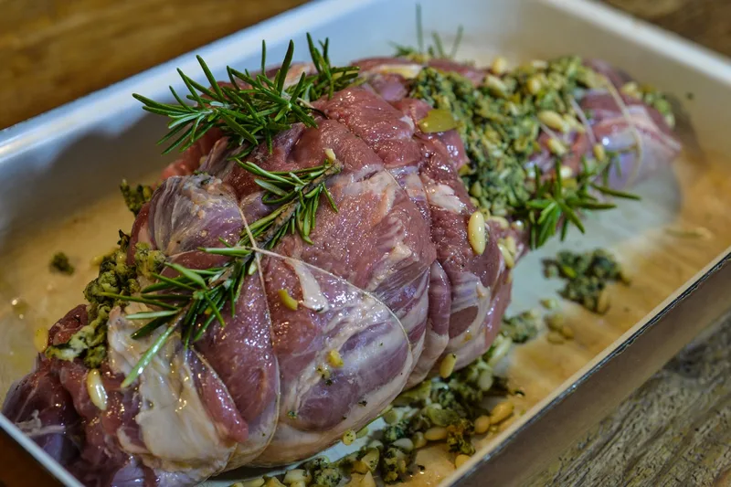 Zubereitung Lammfleisch: Gigot. Bild: Christian Gazzarin