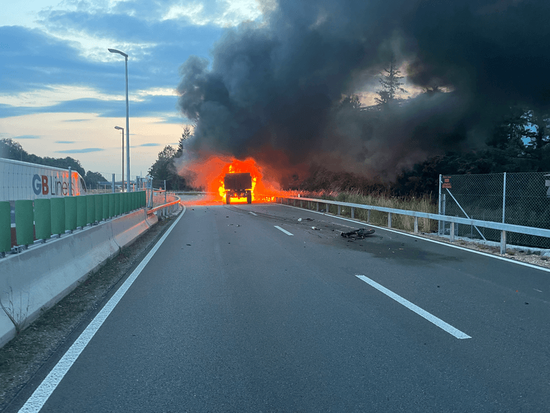 Motorradfahrer stirbt nach Frontalkollision mit Traktor