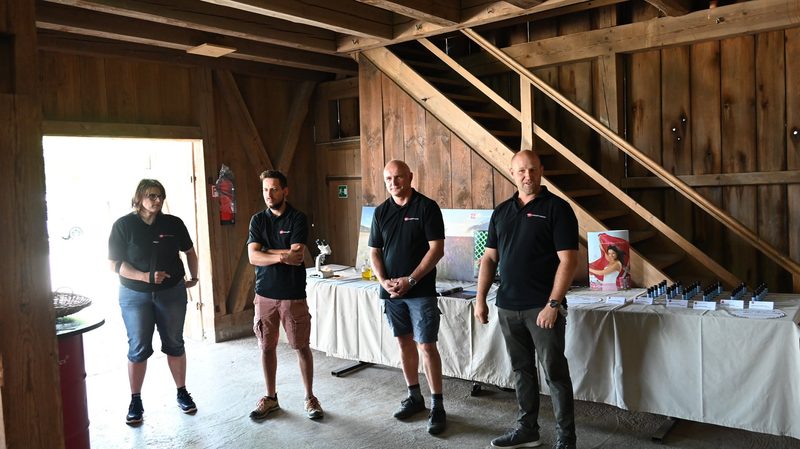 Im Oberaargau verkaufen Bauern eine Pflegelinie aus eigenen Kräutern