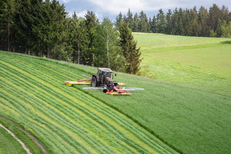 Moderne Technik und Jäger unterstützen bei der Rehkitzrettung