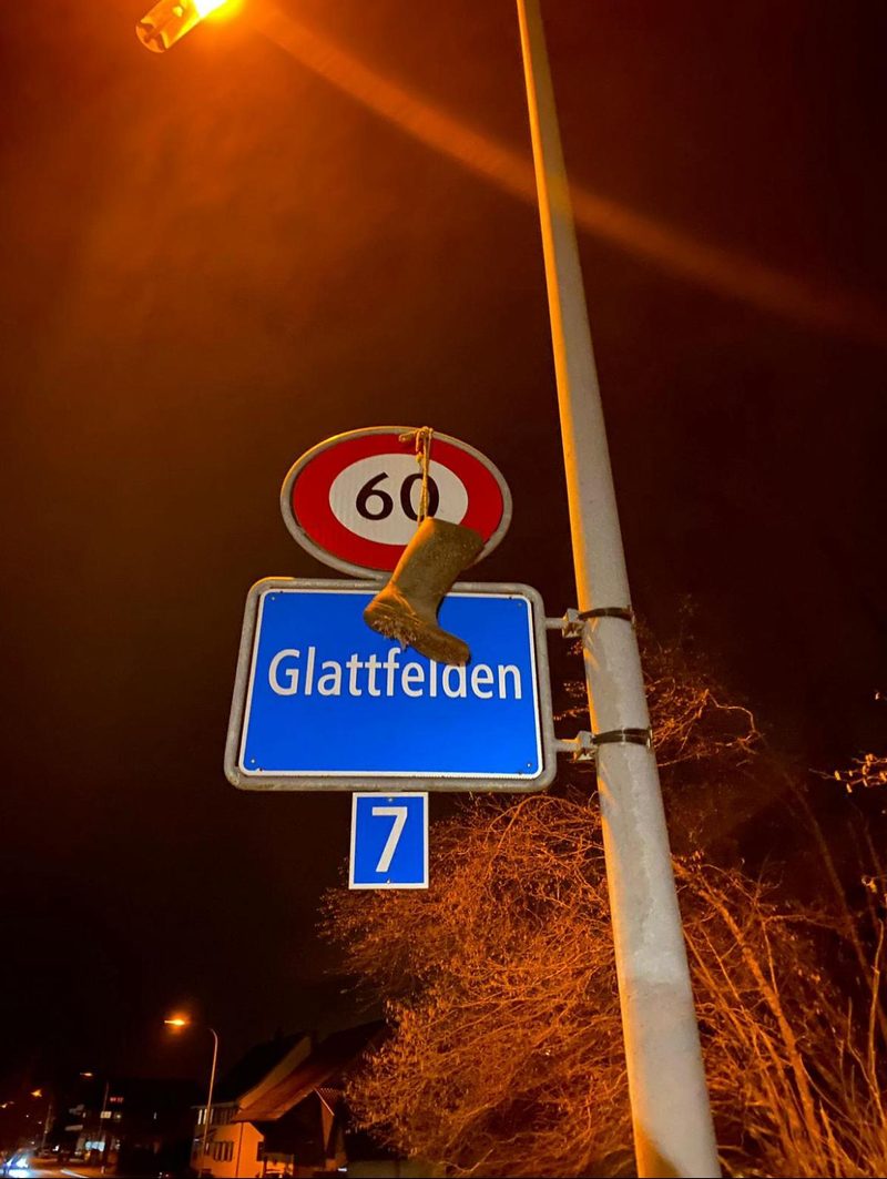 Aber warum hängen denn hier Stiefel?