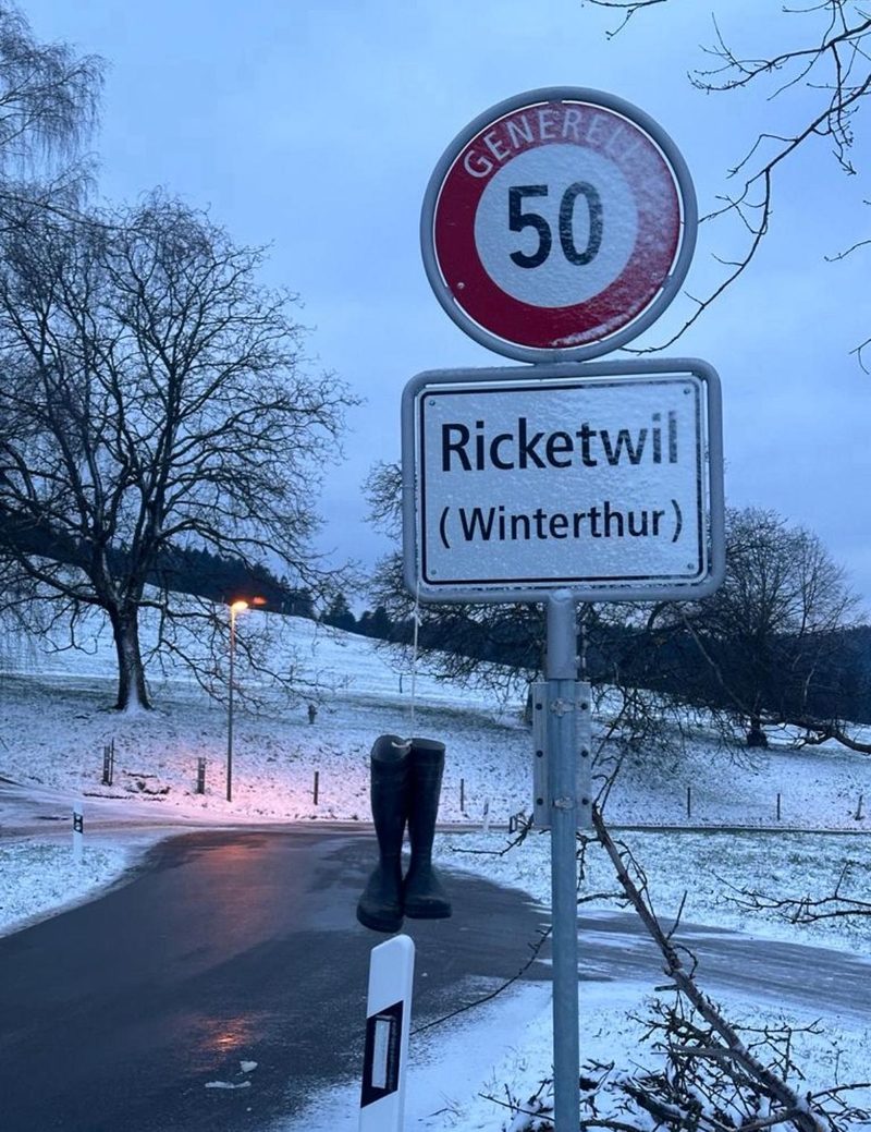 Aber warum hängen denn hier Stiefel?