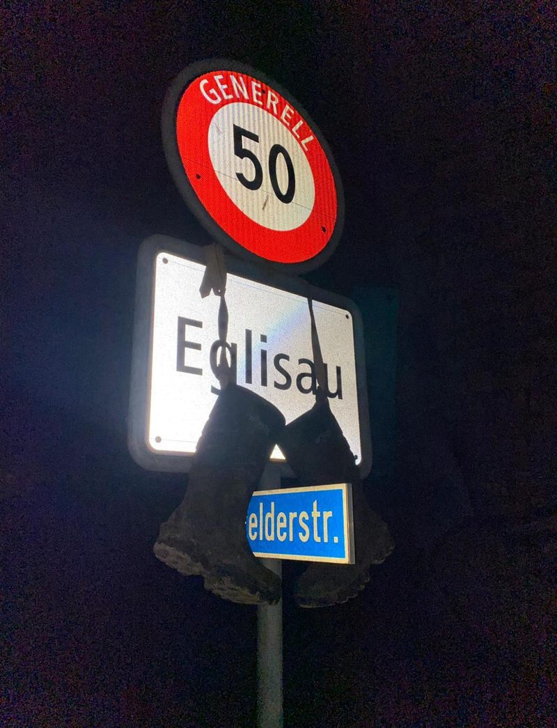 Aber warum hängen denn hier Stiefel?