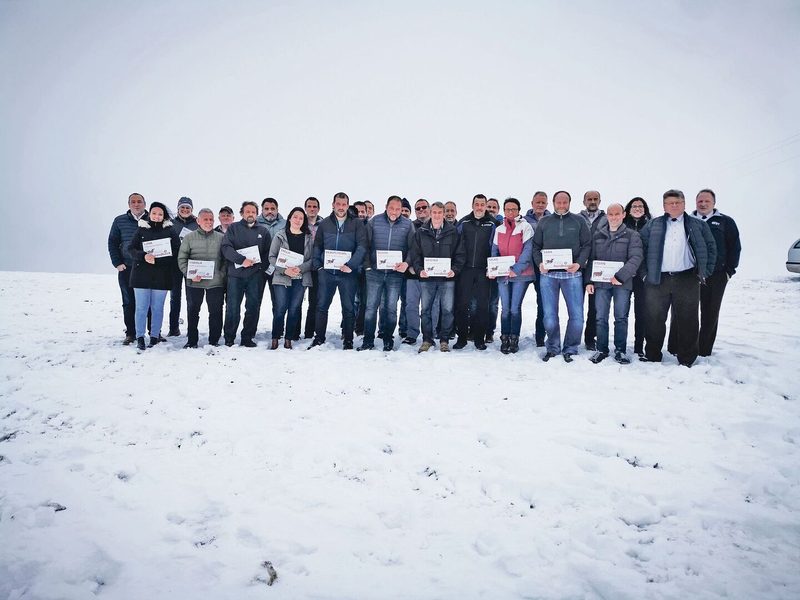 Aus der Region Gantrisch konnten am vergangenen Samstag auf der Bütschelegg 24 Züchter(innen) für ihre Kühe mit einer Lebensleistung von 100 000 kg geehrt werden.