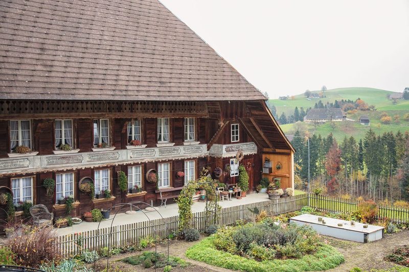 Den denkmalgeschützen Hof «Huebershus» in Wyssachen bewirtschaftet die Familie Zaugg in einer Generationengemeinschaft.