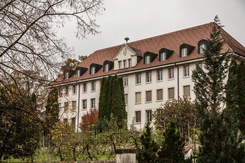 Der Standort Courtemelon der Fondation Rurale Interjurassienne in Courtetélle (Jura). Bild: Pia Neuenschwander