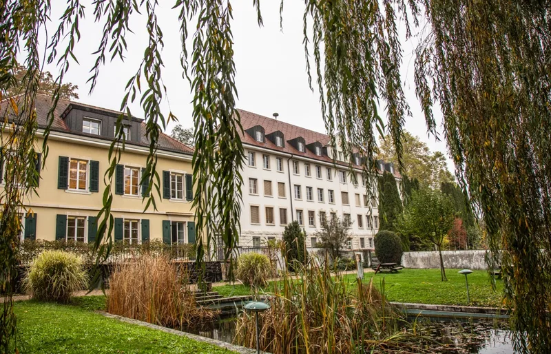 Der Standort Courtemelon der Fondation Rurale Interjurassienne in Courtetélle (Jura). Bild: Pia Neuenschwander