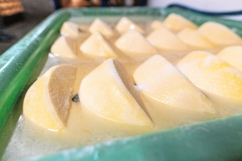 Käse gehört zu den genussfertigen Lebensmitteln und kann daher ein erhöhtes Risiko für eine Listerien-Infektion bergen.