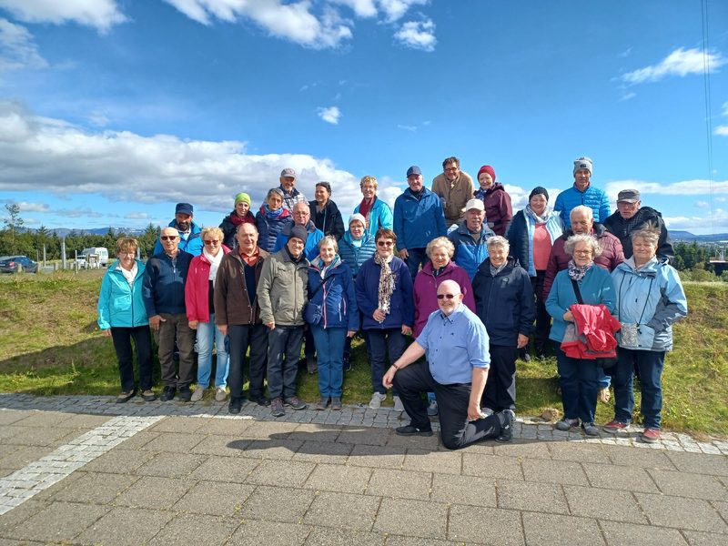 Mit 26 Schweizern Island entdeckt