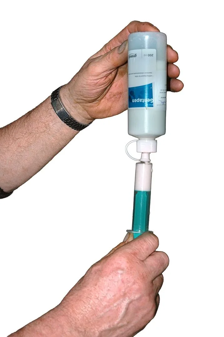 Da Mykoplasmen keine Zellwand besitzen, sind viele Antibiotika-Wirkstoffgruppen nicht wirksam.