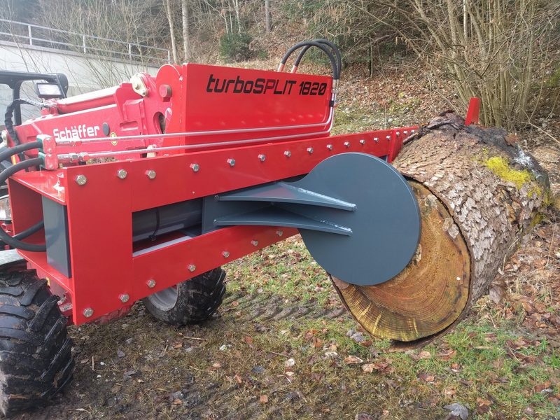 Grosse Holzstücke? – Kein Problem mit dem «Turbo-Split 1820»