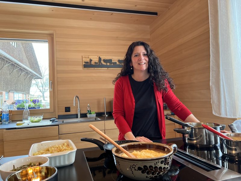 Köchin Bettina Kuratli ist heute Catering-Chefin und Bäuerin hoch über dem Sempachersee