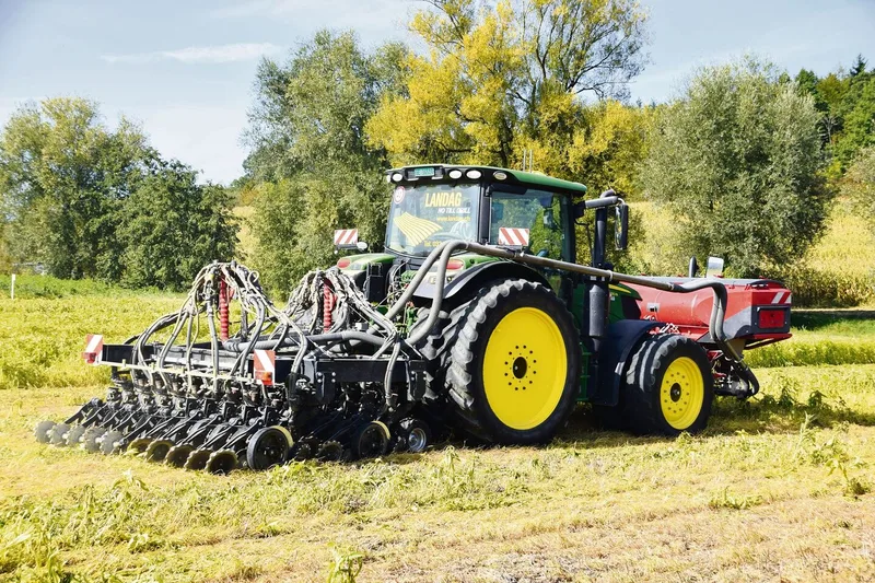 Diese Sämaschine wurde von der Landag AG selber gebaut. Sie verfügt über Kraftmessebolzen bei jedem einzelnen Schar.