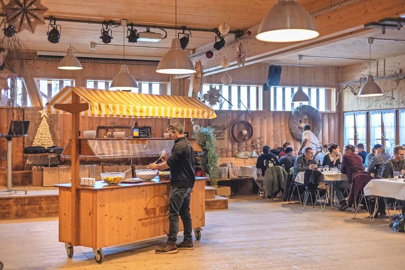 An den von Ruedi Balsiger gebauten Marktständen ist Selbstbedienung.