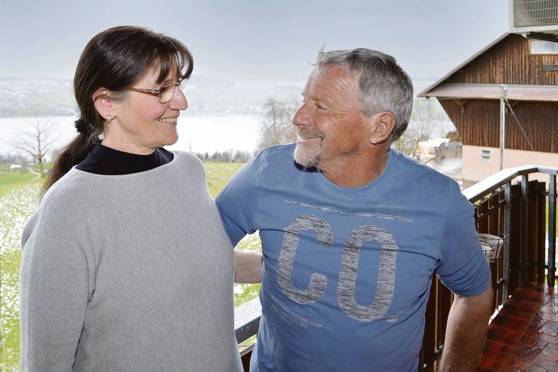 Brigitte und Walter Arnold auf ihrem heute verpachteten Betrieb Schlieriberg in Weggis. (Bild gb)