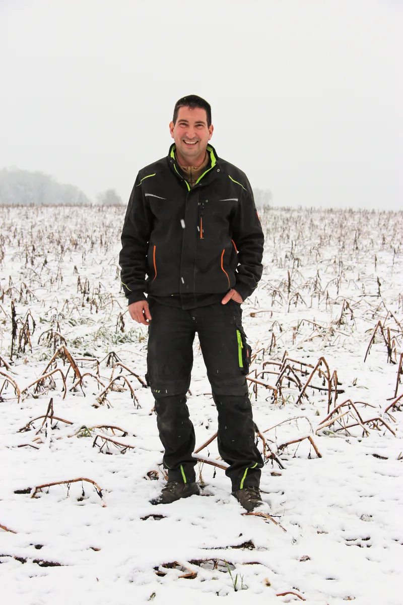 Thomas Dünki baut seine Zuckerrüben stets nach einer Gründüngung im Mulchsaat-Verfahren an. Damit beugt er auch Verschlämmung vor. Bild: Sebastian Hagenbuch