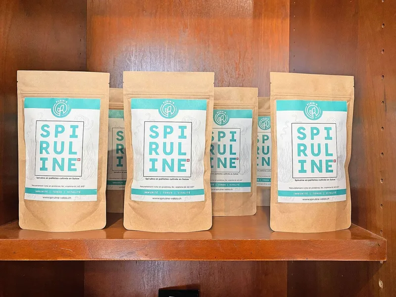 Spirulina ist vor allem als Nahrungsergänzung gefragt. Robin Dorsaz verkauft sie direkt via Website sowie an Bio-Läden und Drogerien und Apotheken.