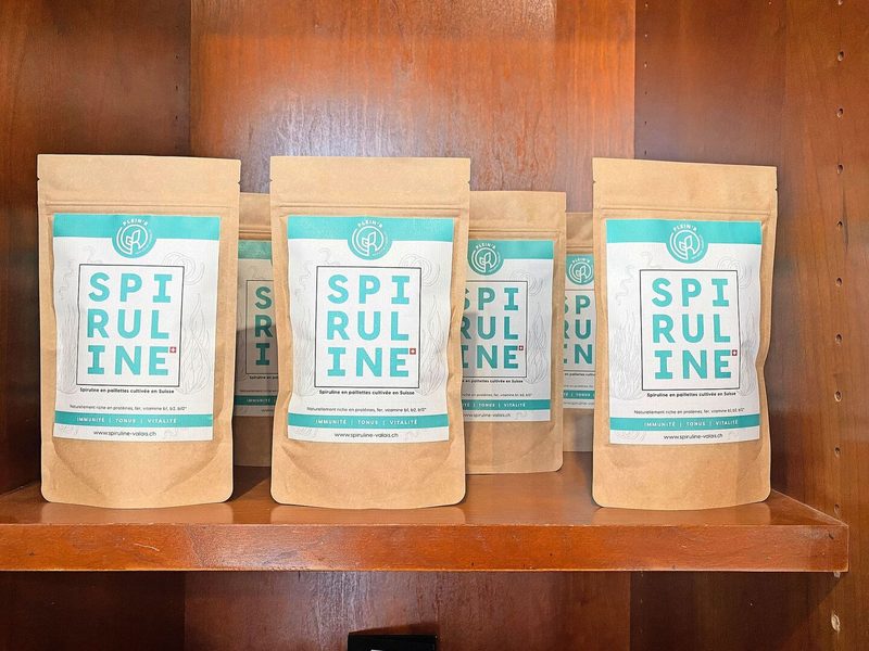 Spirulina ist vor allem als Nahrungsergänzung gefragt. Robin Dorsaz verkauft sie direkt via Website sowie an Bio-Läden und Drogerien und Apotheken.