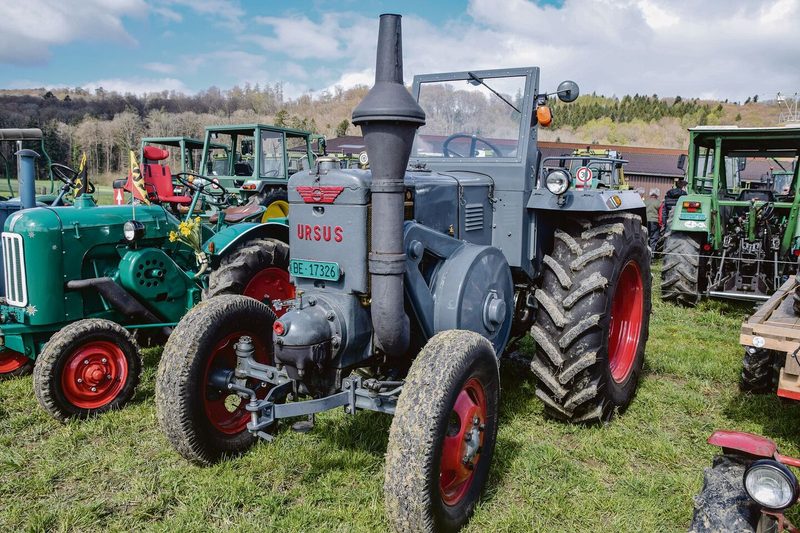 Ein Ungetüm von einem Traktor und ein richtiger Oldtimer: der Ursus. Auch er hatte viele Bewunderer an diesem Tag.